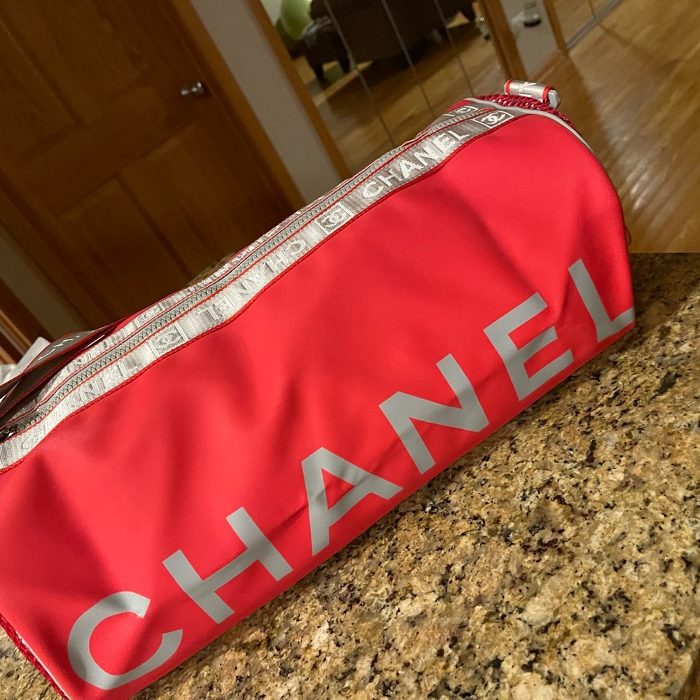 Vintage CHANEL logo print sport bag.
